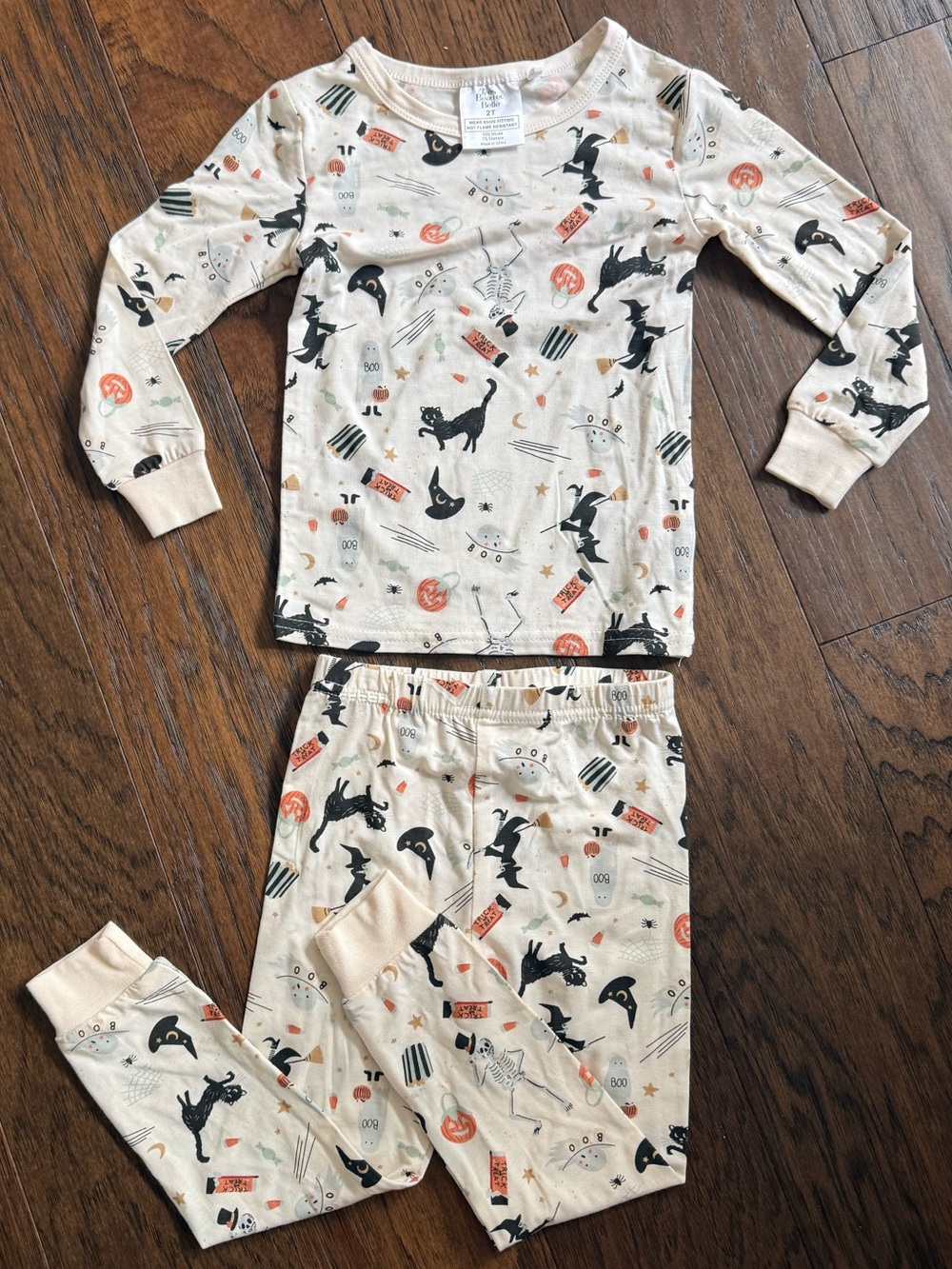 New without tags! 2T White/Cream Halloween Cat Print Pajama Set